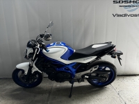 Suzuki Gladius 400 6